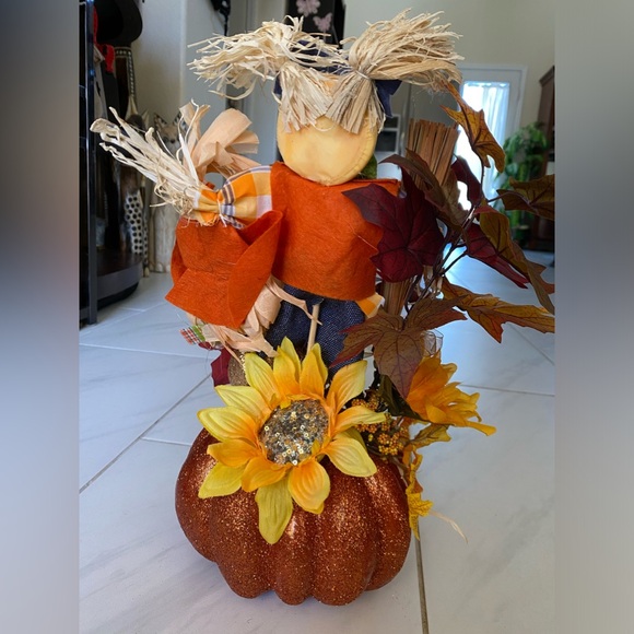 Homemade Fall Pumpkin Arrangement - Picture 2 of 3